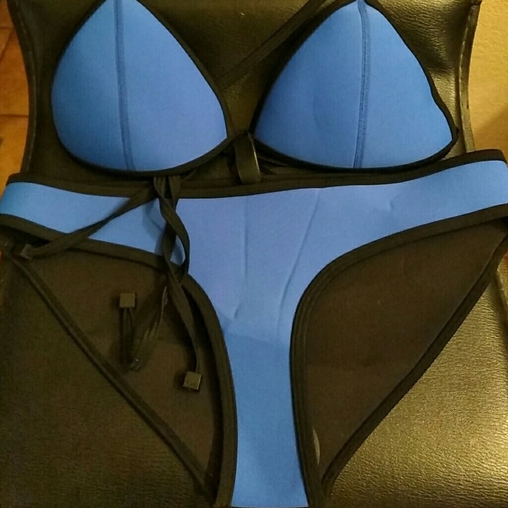 Triangl Malibu's Blue Chloe Bikini - Picture 12 of 12